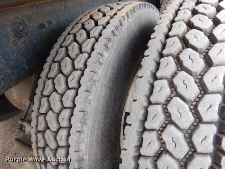 image for item IT9421 1996 Ford LTLS9000  crane truck