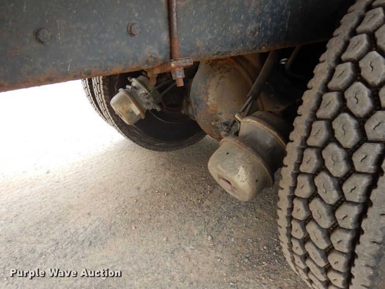 image for item IT9421 1996 Ford LTLS9000  crane truck