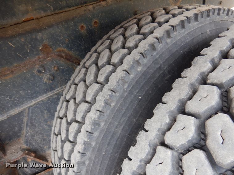 image for item IT9421 1996 Ford LTLS9000  crane truck