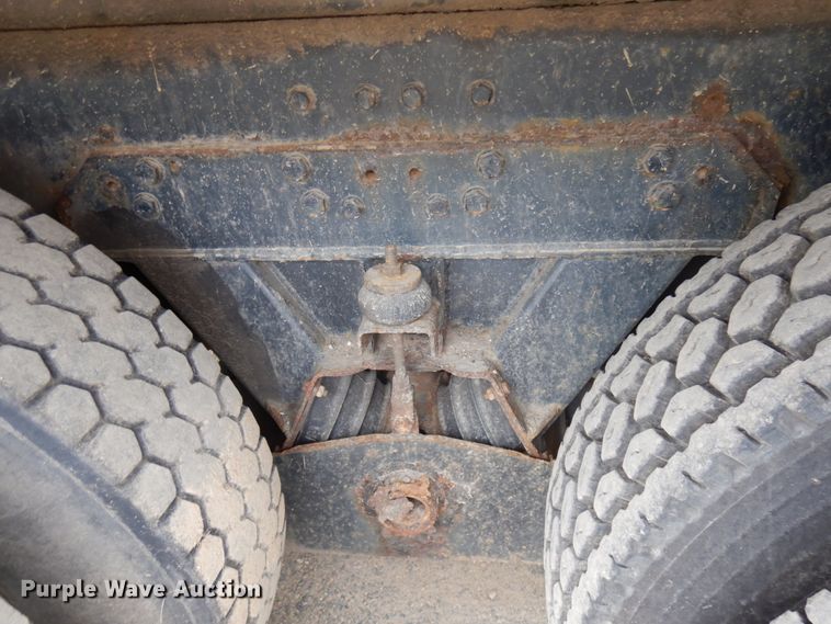 image for item IT9421 1996 Ford LTLS9000  crane truck