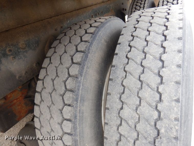 image for item IT9421 1996 Ford LTLS9000  crane truck