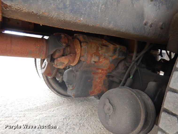 image for item IT9421 1996 Ford LTLS9000  crane truck