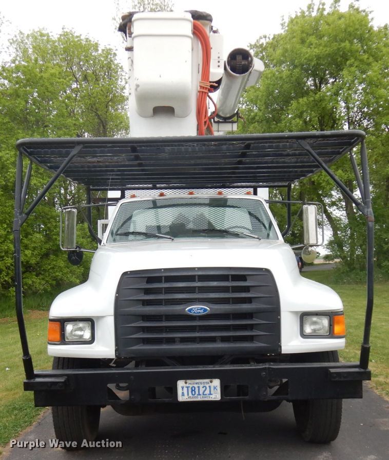 image for item IT9422 1997 Ford F800  forestry bucket truck