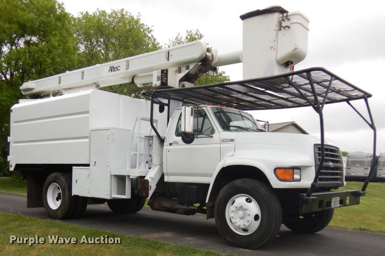 image for item IT9422 1997 Ford F800  forestry bucket truck