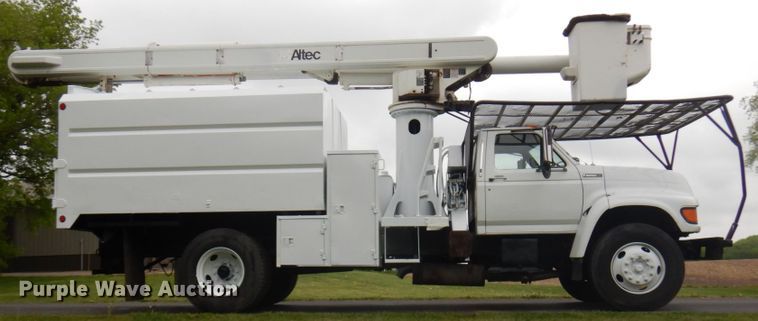 image for item IT9422 1997 Ford F800  forestry bucket truck