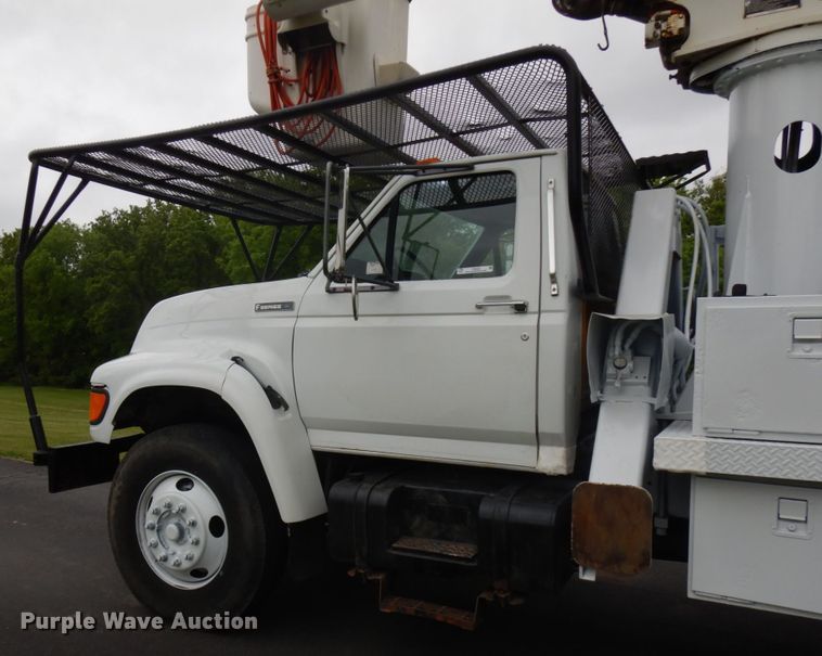 image for item IT9422 1997 Ford F800  forestry bucket truck