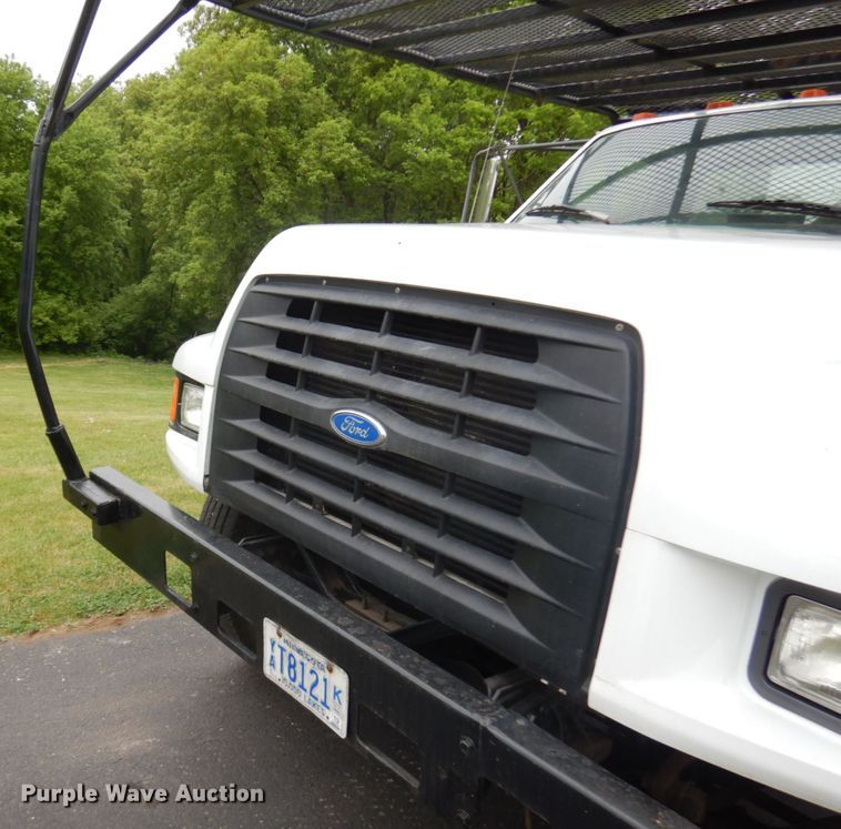image for item IT9422 1997 Ford F800  forestry bucket truck