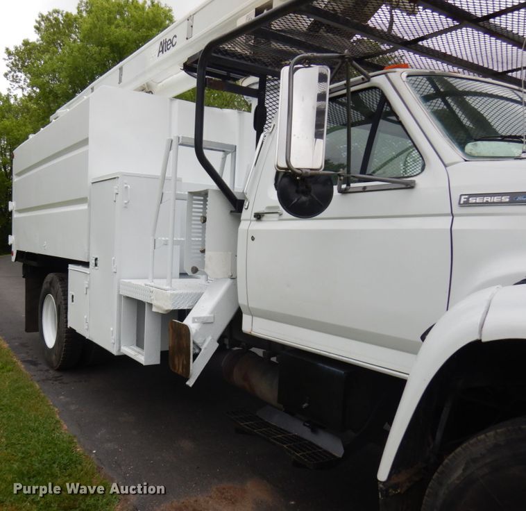 image for item IT9422 1997 Ford F800  forestry bucket truck