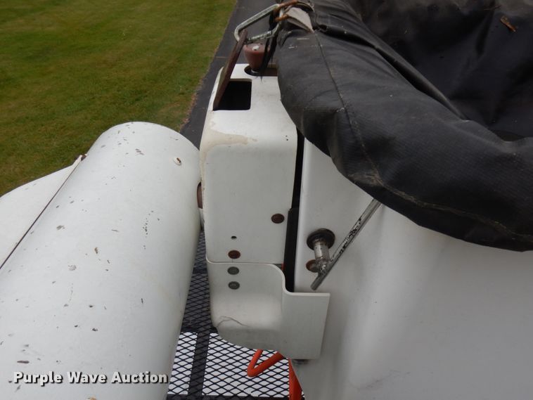 image for item IT9422 1997 Ford F800  forestry bucket truck