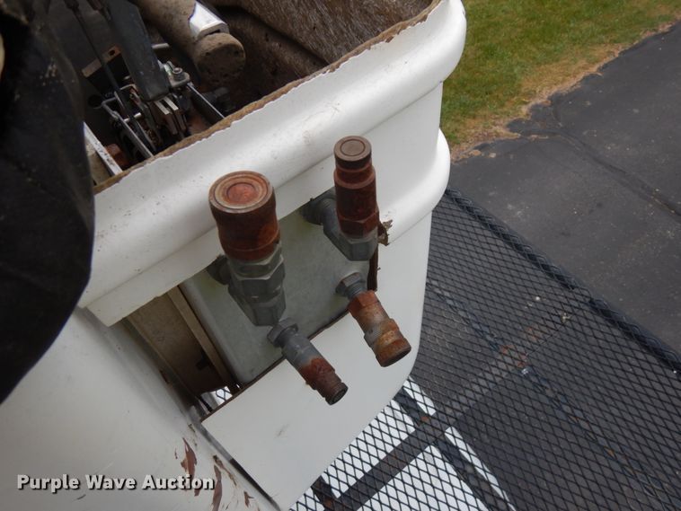 image for item IT9422 1997 Ford F800  forestry bucket truck