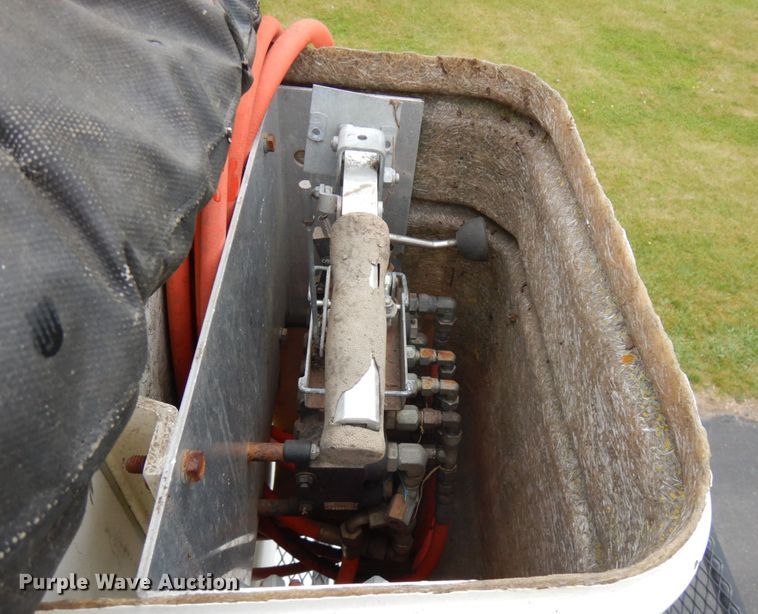 image for item IT9422 1997 Ford F800  forestry bucket truck