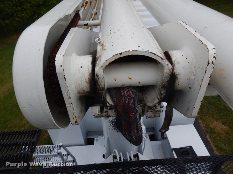 image for item IT9422 1997 Ford F800  forestry bucket truck