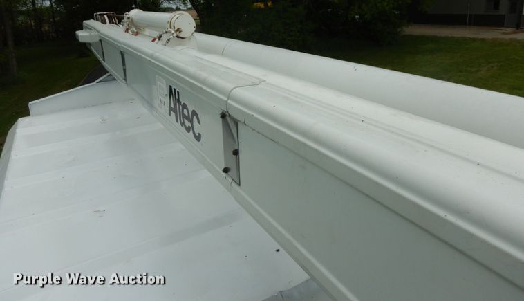 image for item IT9422 1997 Ford F800  forestry bucket truck