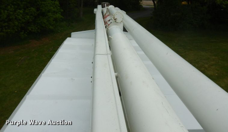 image for item IT9422 1997 Ford F800  forestry bucket truck