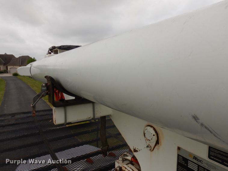 image for item IT9422 1997 Ford F800  forestry bucket truck