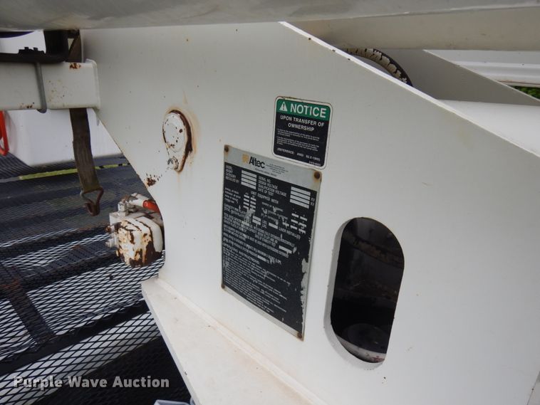 image for item IT9422 1997 Ford F800  forestry bucket truck