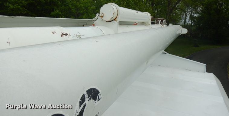 image for item IT9422 1997 Ford F800  forestry bucket truck