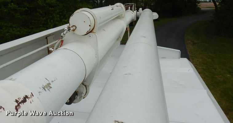 image for item IT9422 1997 Ford F800  forestry bucket truck