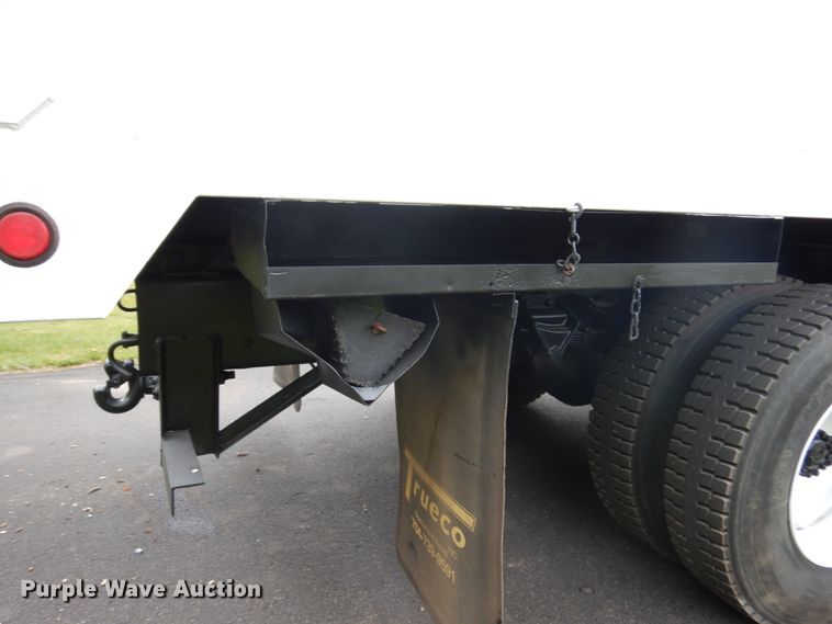 image for item IT9422 1997 Ford F800  forestry bucket truck