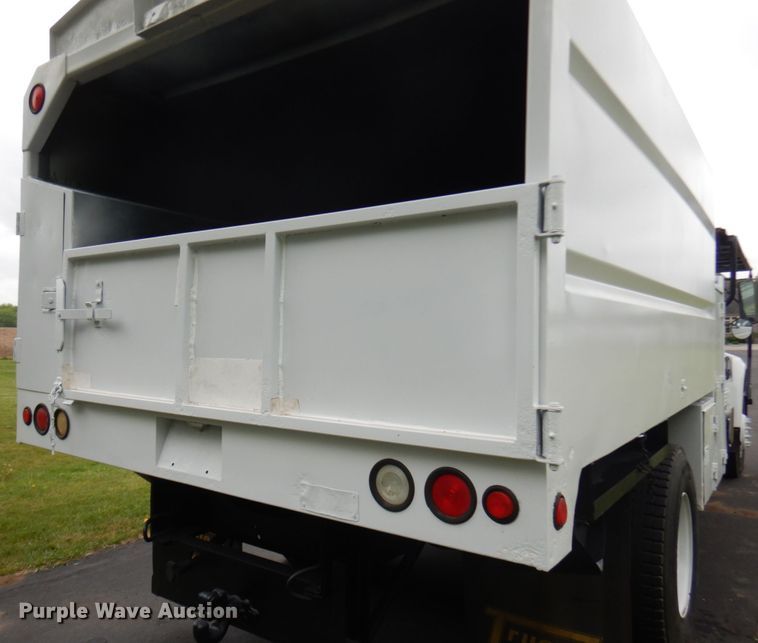 image for item IT9422 1997 Ford F800  forestry bucket truck