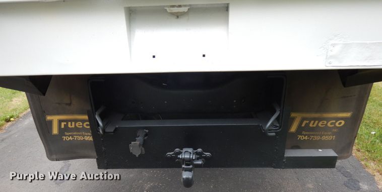 image for item IT9422 1997 Ford F800  forestry bucket truck