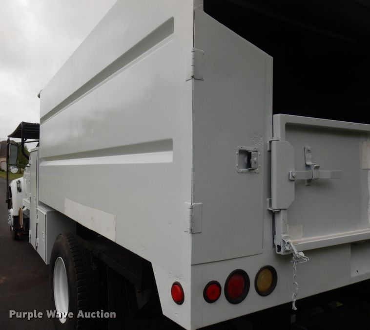 image for item IT9422 1997 Ford F800  forestry bucket truck