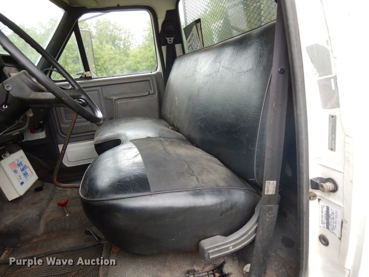 image for item IT9422 1997 Ford F800  forestry bucket truck