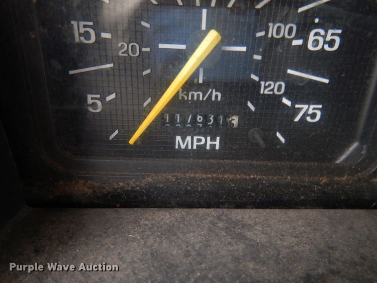 image for item IT9422 1997 Ford F800  forestry bucket truck