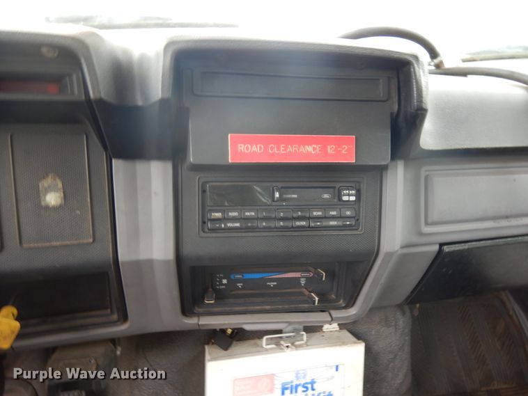 image for item IT9422 1997 Ford F800  forestry bucket truck