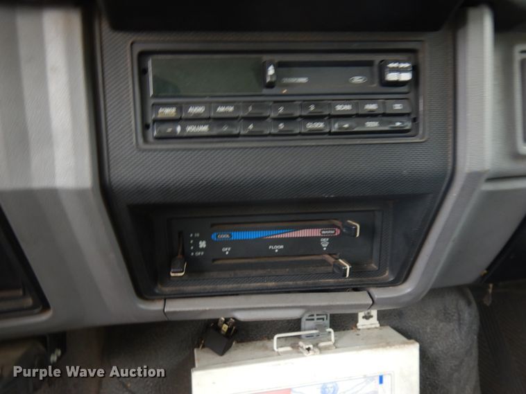 image for item IT9422 1997 Ford F800  forestry bucket truck