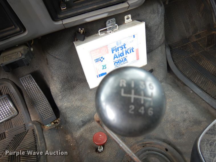 image for item IT9422 1997 Ford F800  forestry bucket truck