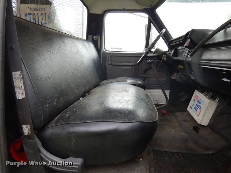 image for item IT9422 1997 Ford F800  forestry bucket truck