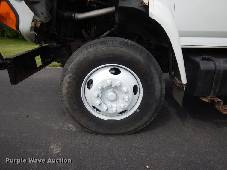 image for item IT9422 1997 Ford F800  forestry bucket truck