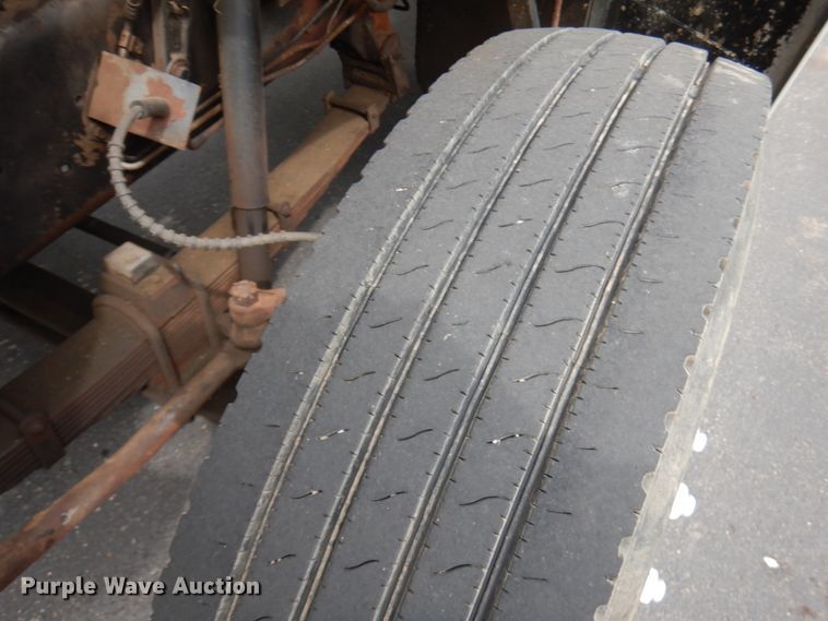 image for item IT9422 1997 Ford F800  forestry bucket truck