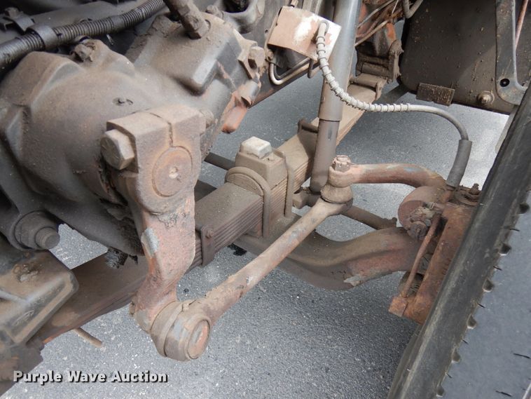 image for item IT9422 1997 Ford F800  forestry bucket truck