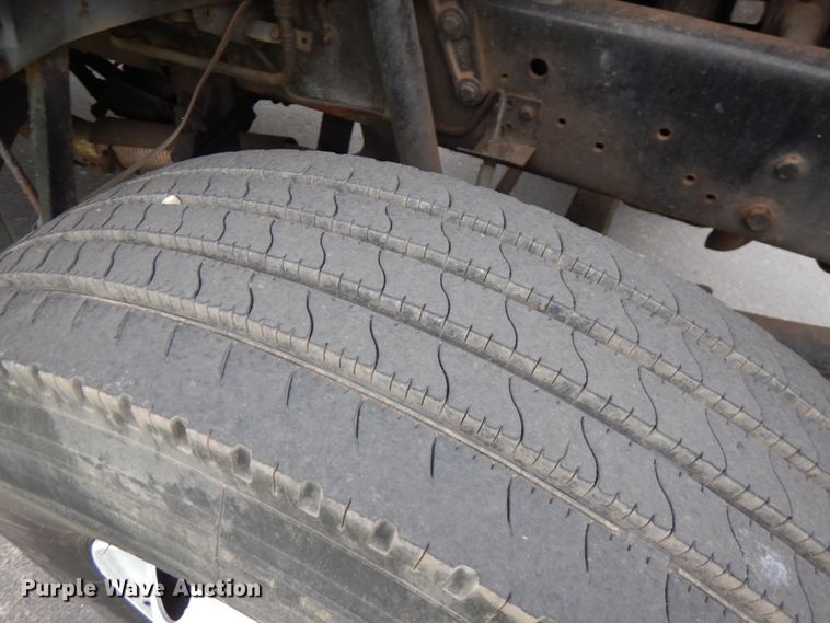 image for item IT9422 1997 Ford F800  forestry bucket truck