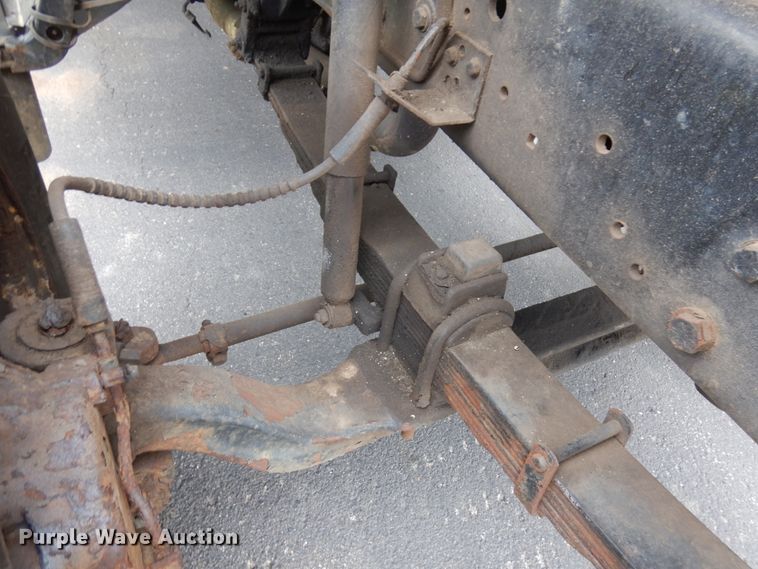 image for item IT9422 1997 Ford F800  forestry bucket truck