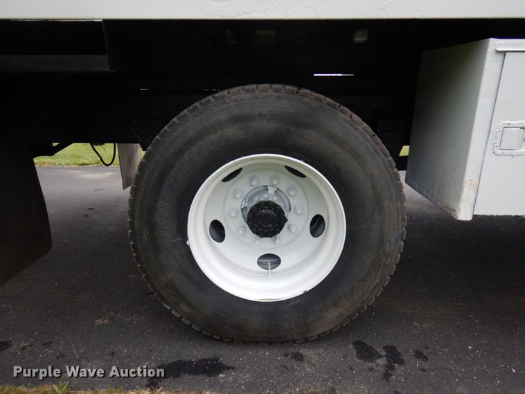 image for item IT9422 1997 Ford F800  forestry bucket truck