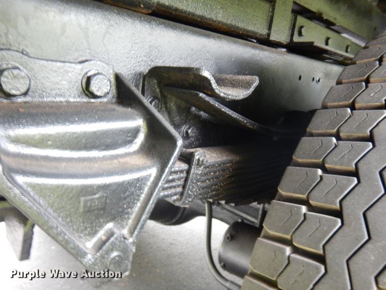 image for item IT9422 1997 Ford F800  forestry bucket truck