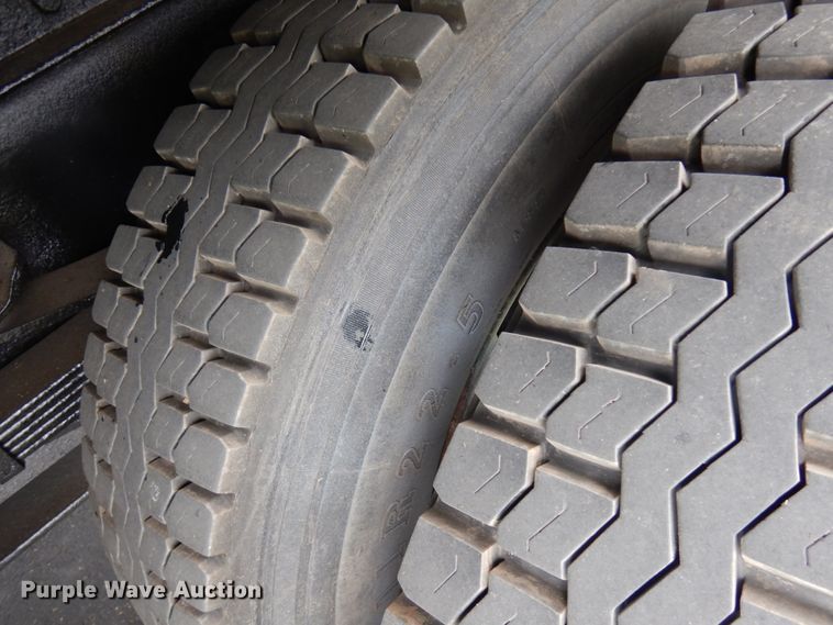 image for item IT9422 1997 Ford F800  forestry bucket truck