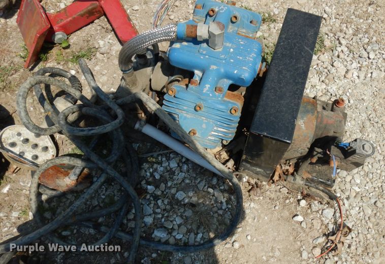 image for item IT9445 Maintainer 1111-15  truck mounted crane