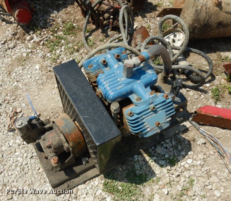 image for item IT9445 Maintainer 1111-15  truck mounted crane