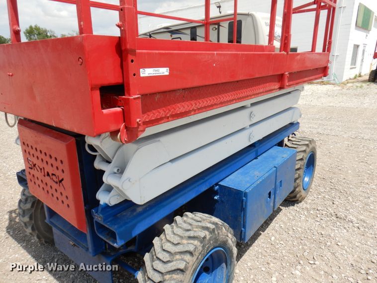 image for item IT9452 Sky Jack  scissor lift
