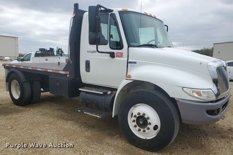 image for item IX9807 2012 International DuraStar 4300  flat bed truck