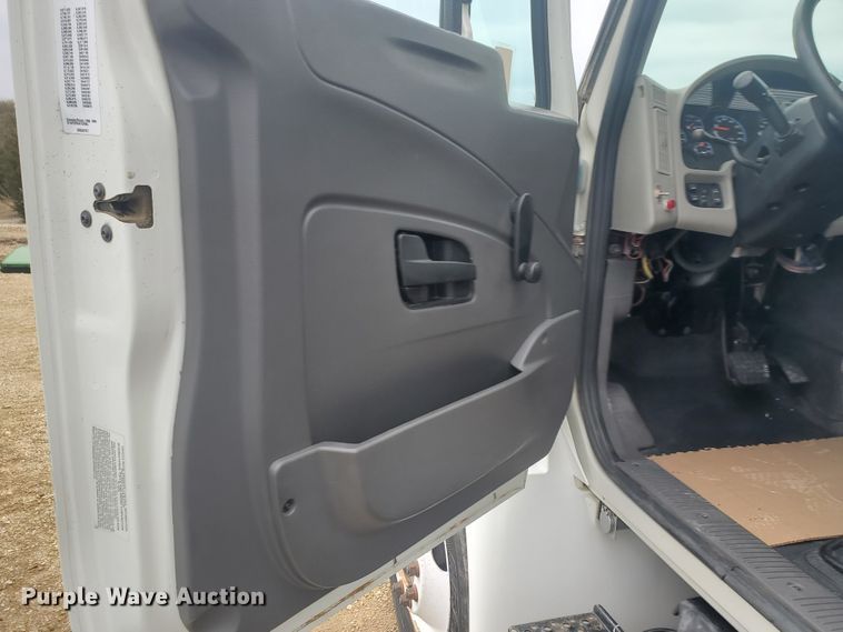 image for item IX9807 2012 International DuraStar 4300  flat bed truck