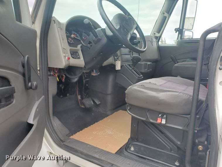 image for item IX9807 2012 International DuraStar 4300  flat bed truck