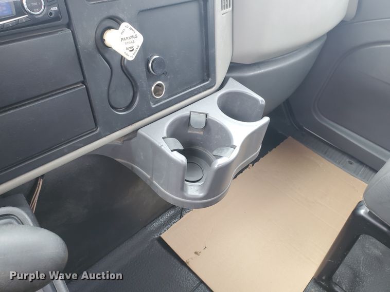 image for item IX9807 2012 International DuraStar 4300  flat bed truck