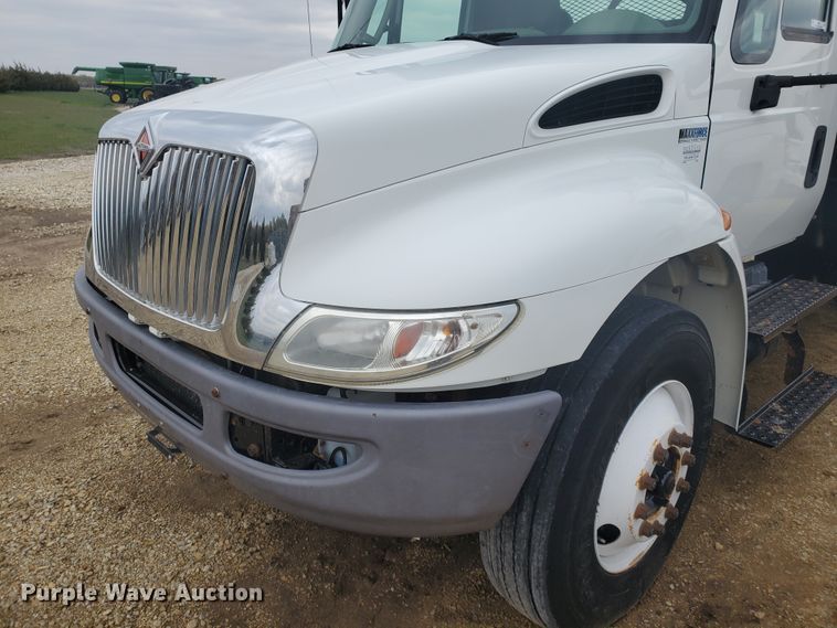 image for item IX9807 2012 International DuraStar 4300  flat bed truck