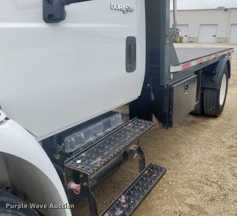 image for item IX9807 2012 International DuraStar 4300  flat bed truck