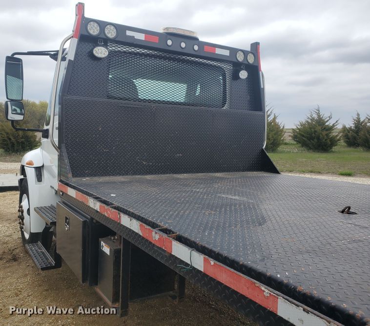 image for item IX9807 2012 International DuraStar 4300  flat bed truck